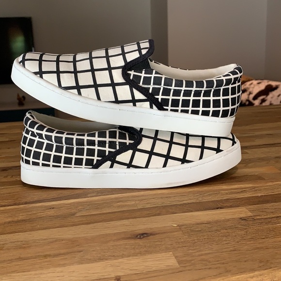 Airwalk Slip On Sneakers - Picture 7 of 9